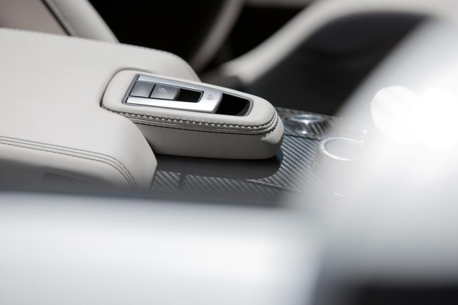  Mercedes-Benz SLS AMG Roadster 2012 года  (фото 18 из 198)